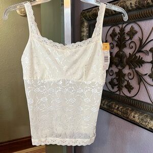 NWT Vassarette Lace Camisole
Sz M